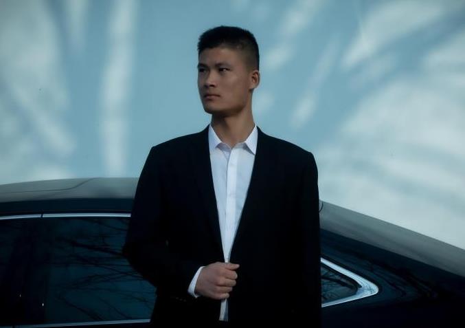 喜歡的姑娘遭遇被迫相親，上海小伙請私人保鏢阻止